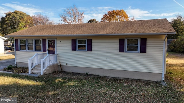 view of front of home with a front lawn