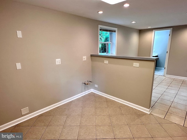 laundry area featuring light tile patterned flooring