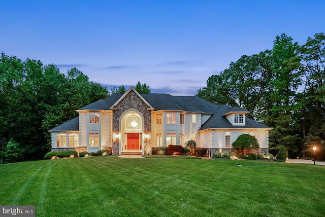 view of front of home featuring a lawn