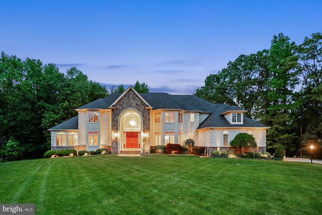 view of front of home featuring a lawn