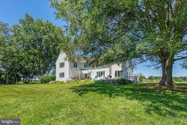 view of front facade with a front yard