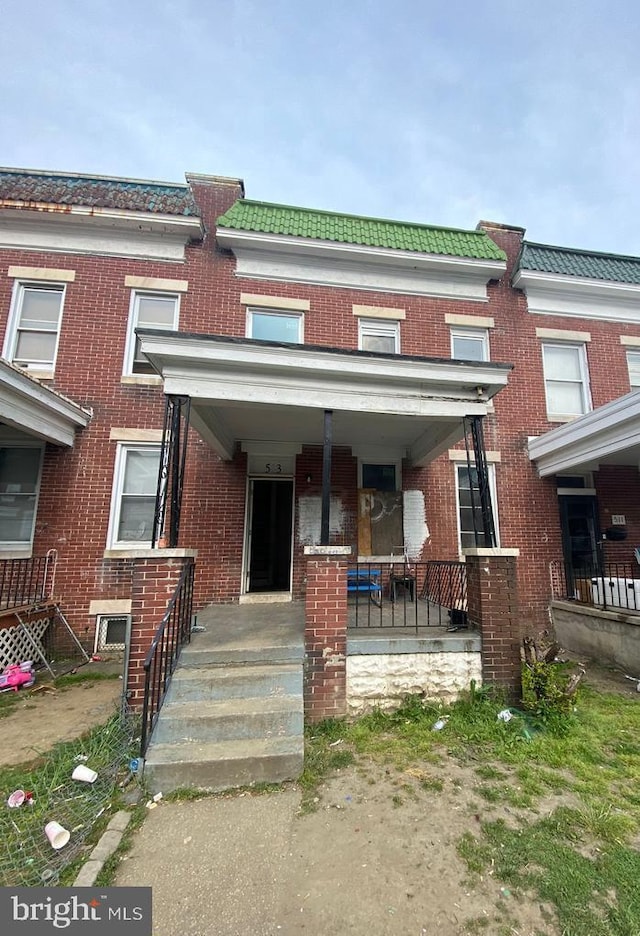 townhome / multi-family property featuring a porch