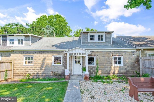 view of front of property with a front yard