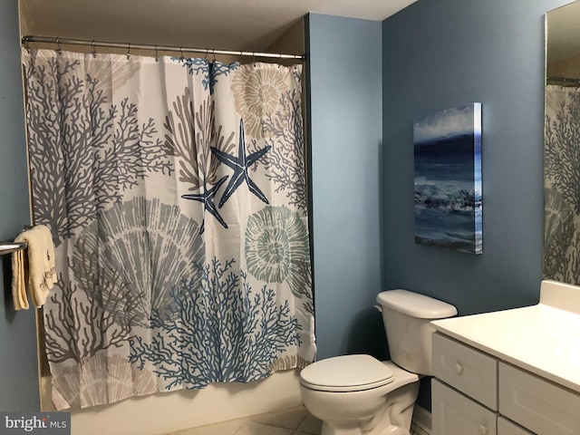 full bathroom with tile floors, shower / tub combo with curtain, toilet, and large vanity