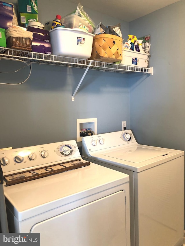 clothes washing area with washer and dryer and washer hookup