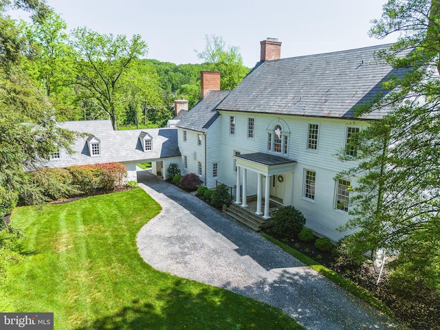 view of front of property with a front yard