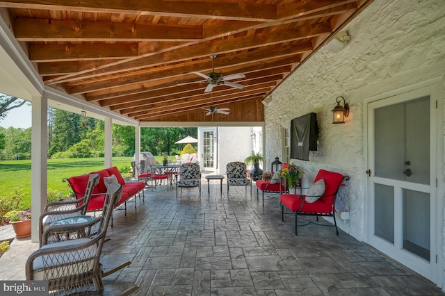 view of terrace with ceiling fan