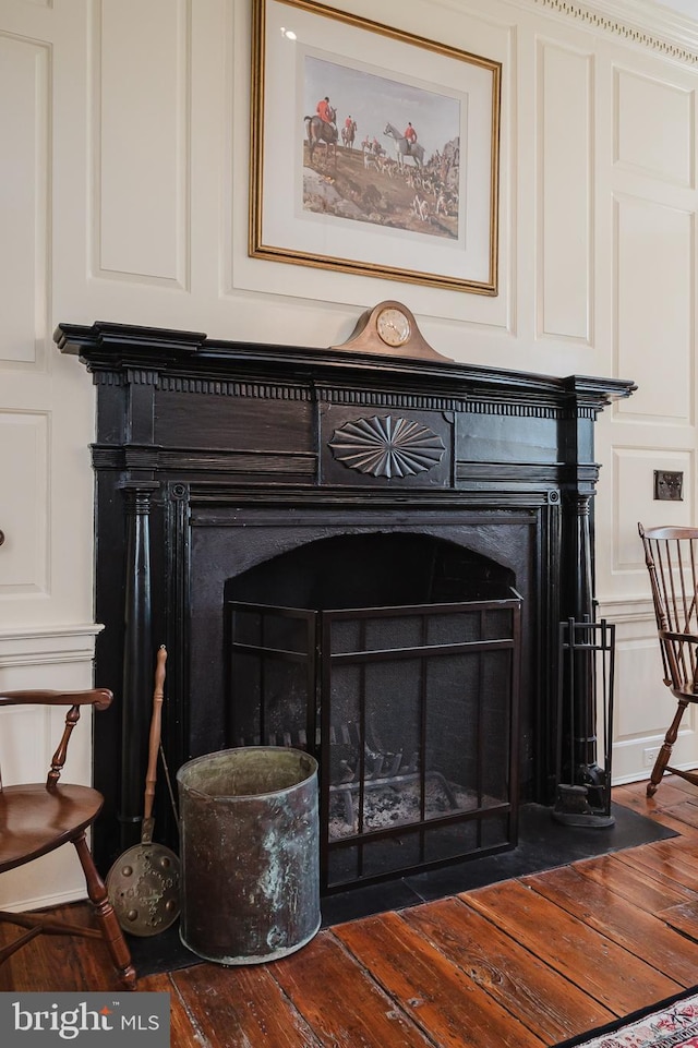 room details featuring hardwood / wood-style floors