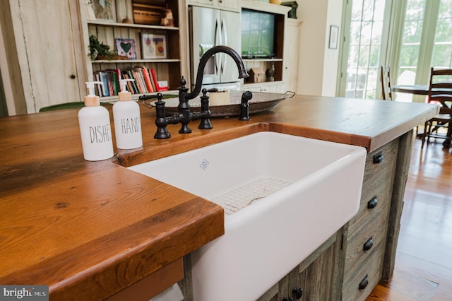 interior space featuring sink and light hardwood / wood-style floors