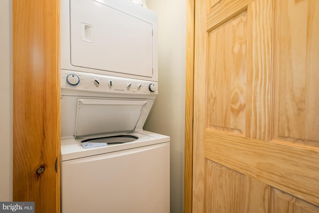 laundry area with laundry area and stacked washer and clothes dryer