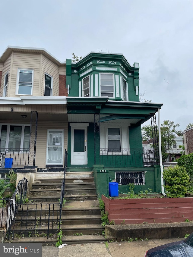 view of front of house featuring covered porch