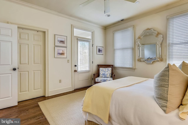 bedroom featuring ceiling fan, dark hardwood / wood-style floors, and crown molding