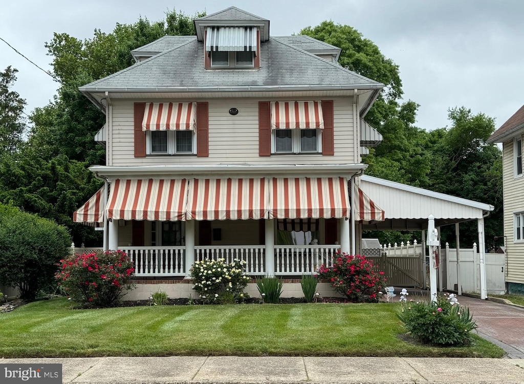 view of front of home with a front yard