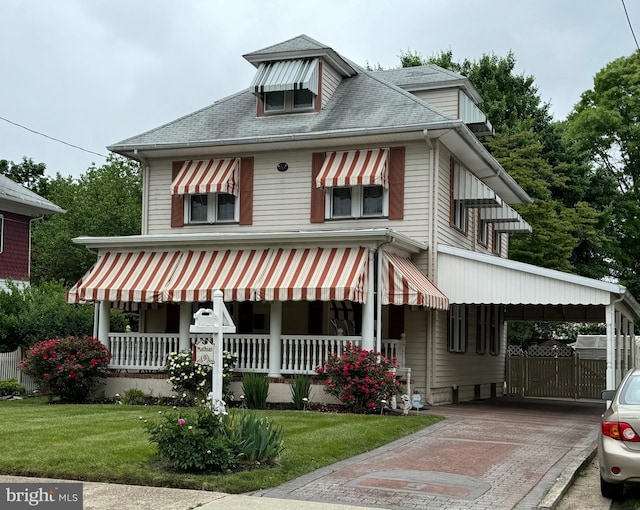 view of front of house with a front yard and covered porch