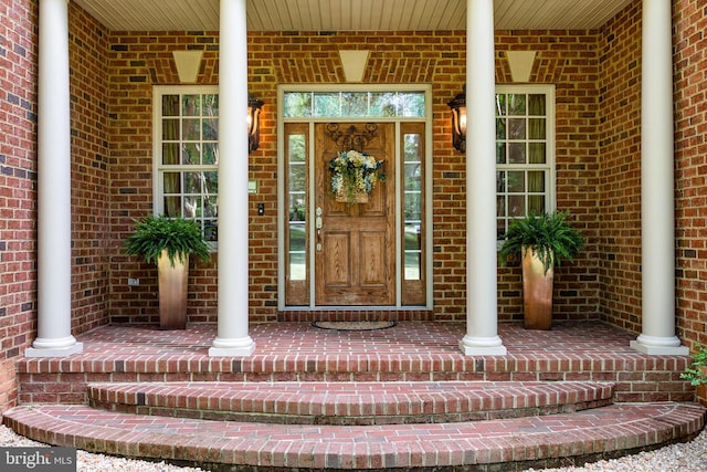 entrance to property featuring a porch