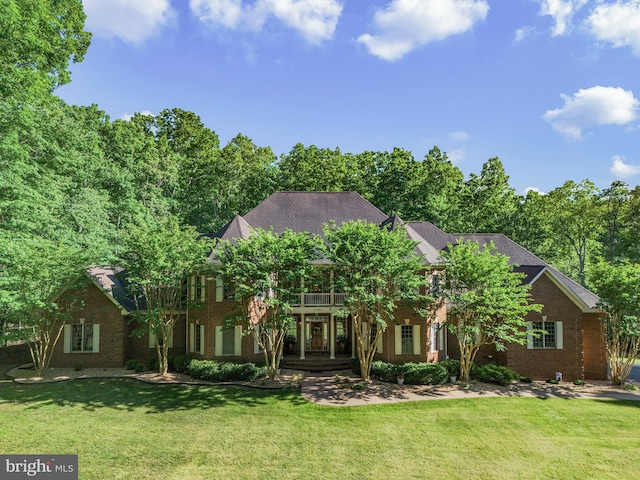 view of front of house featuring a front yard