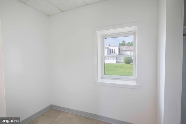 empty room featuring a drop ceiling