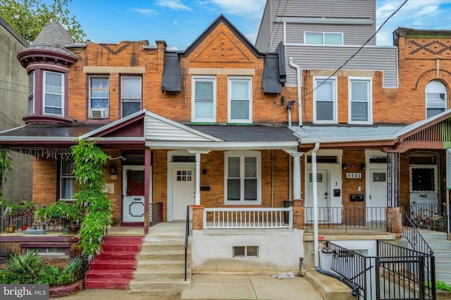 view of front of house featuring covered porch