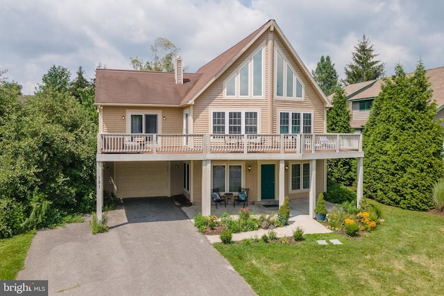 view of front facade featuring a garage and a front lawn