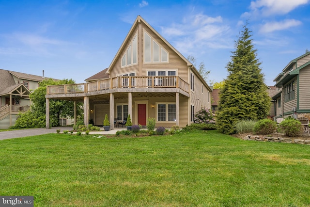 view of front of house featuring a front lawn