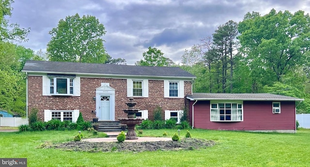 split foyer home featuring a front lawn