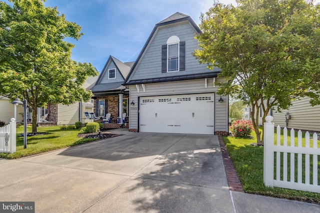 view of front facade featuring a garage and a front yard