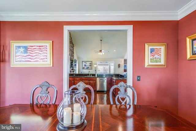 dining room featuring sink, ceiling fan, hardwood / wood-style flooring, and crown molding