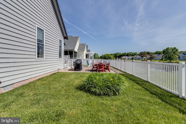 view of yard featuring a patio area