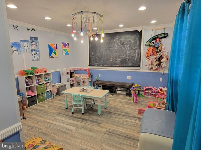 rec room featuring hardwood / wood-style flooring and crown molding