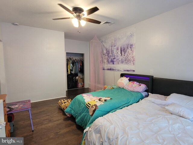 bedroom with ceiling fan, dark hardwood / wood-style floors, and a closet