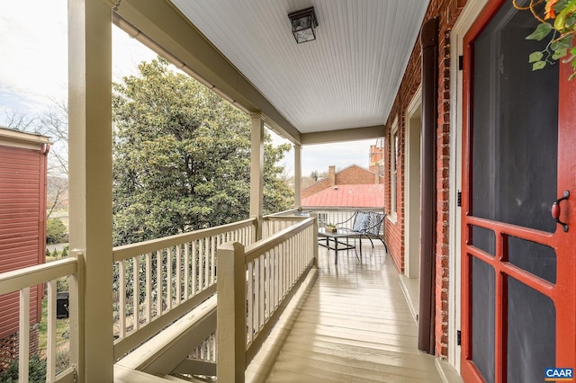 balcony featuring covered porch