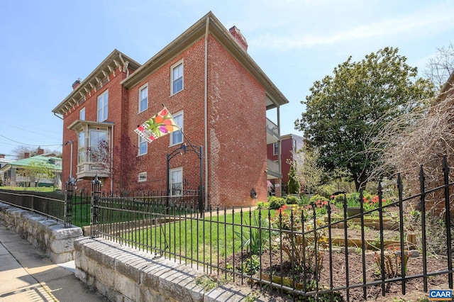 exterior space featuring a yard