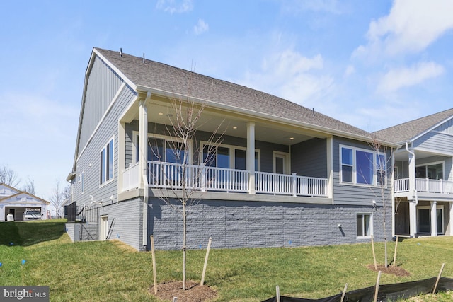 back of house featuring a yard