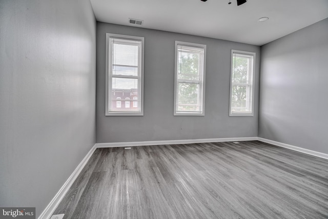 empty room featuring light hardwood / wood-style flooring and ceiling fan