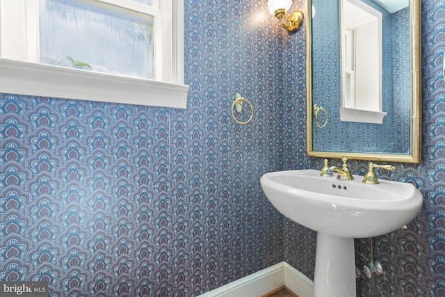 1791 Warrenton Rd, Fredericksburg, VA 22406 - bathroom featuring wallpapered walls