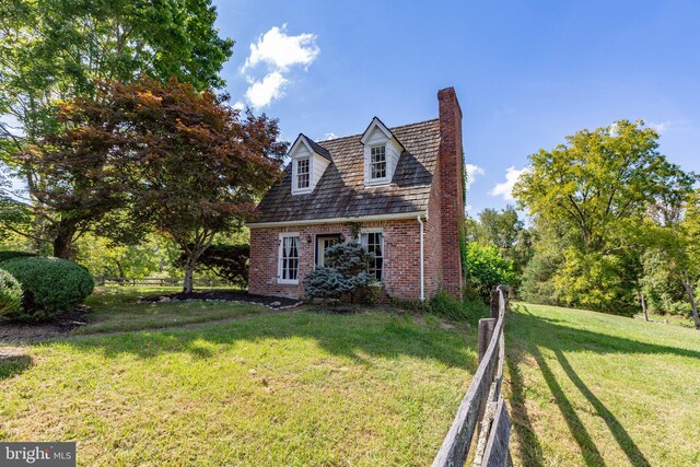 back of house featuring a lawn