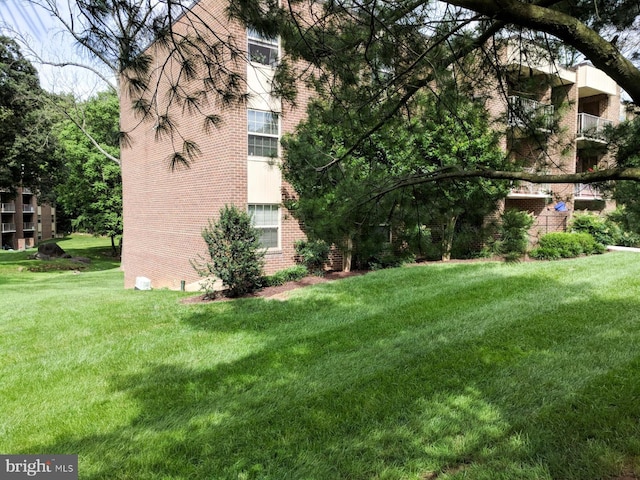 view of yard with a balcony