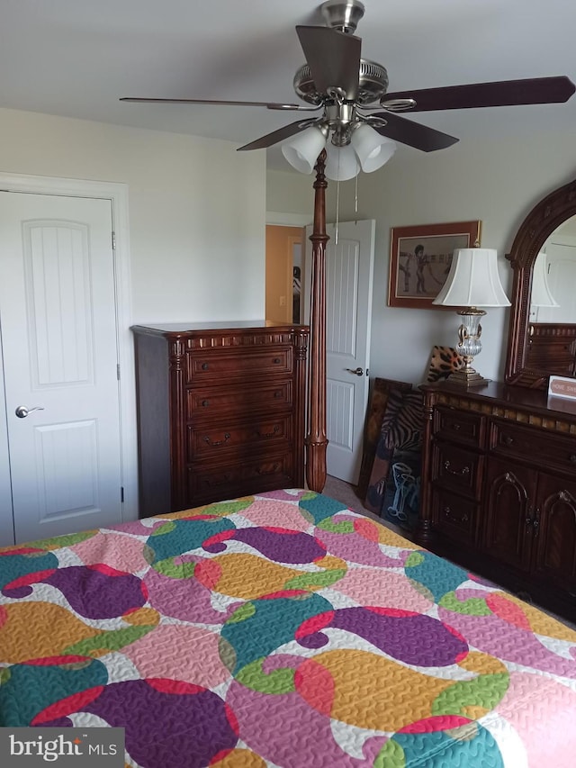 bedroom with ceiling fan