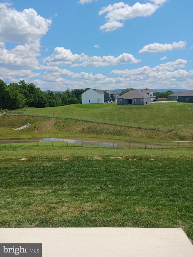 view of yard featuring a rural view