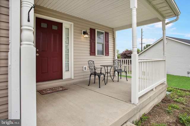 entrance to property featuring a porch