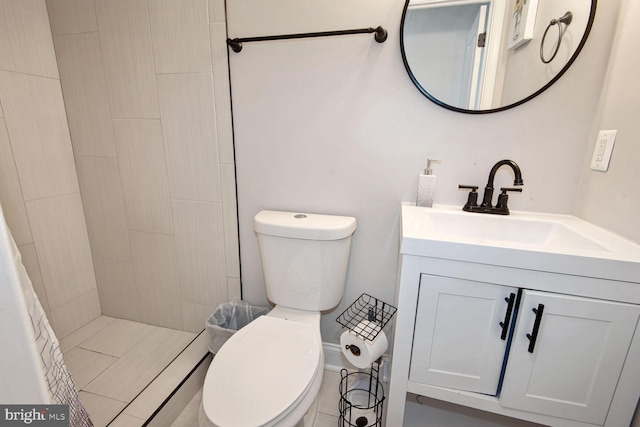 bathroom with toilet, a shower with shower curtain, and vanity