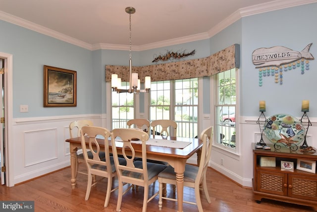 living room featuring ceiling fan with notable chandelier, light wood-type flooring, and crown molding