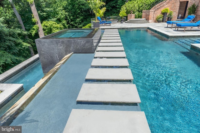 view of swimming pool featuring a patio