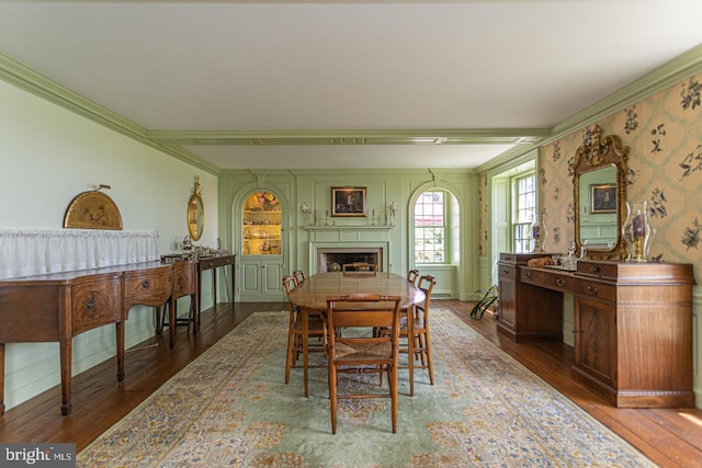 dining space featuring crown molding and hardwood / wood-style floors