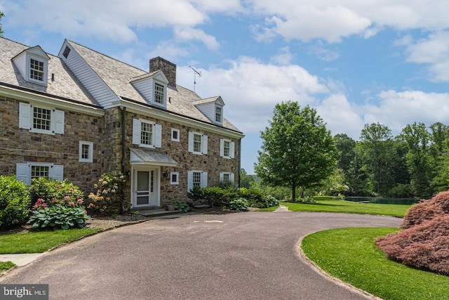 exterior space featuring a front yard