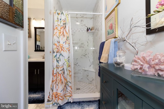 bathroom featuring a shower with curtain and vanity