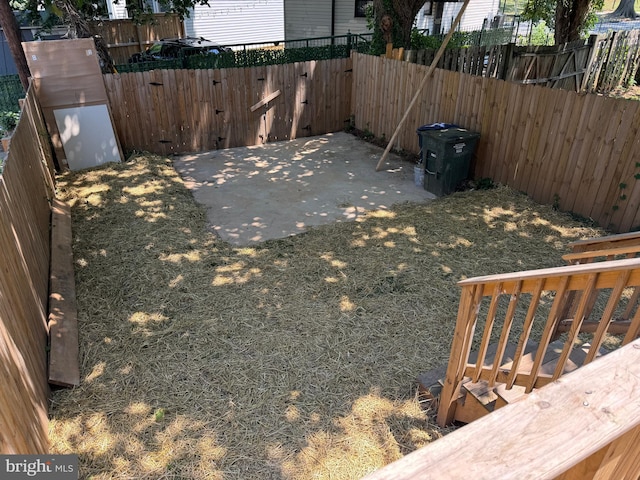 view of yard with a patio area