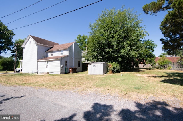 view of yard with a shed