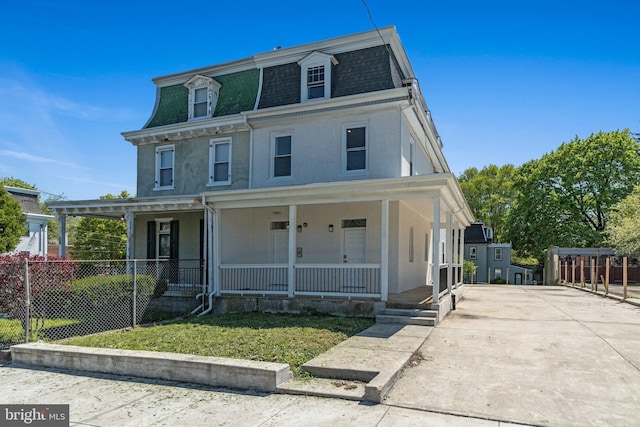 view of front of home featuring a front yard and covered porch