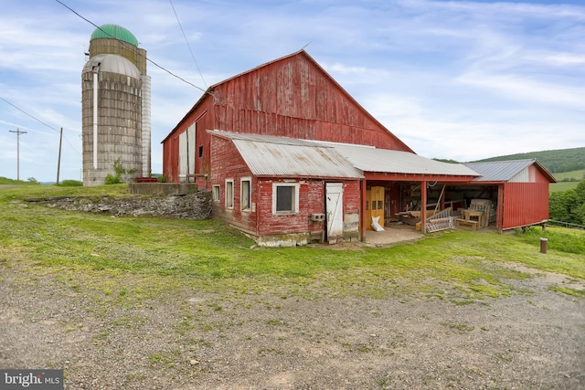 exterior space with a lawn